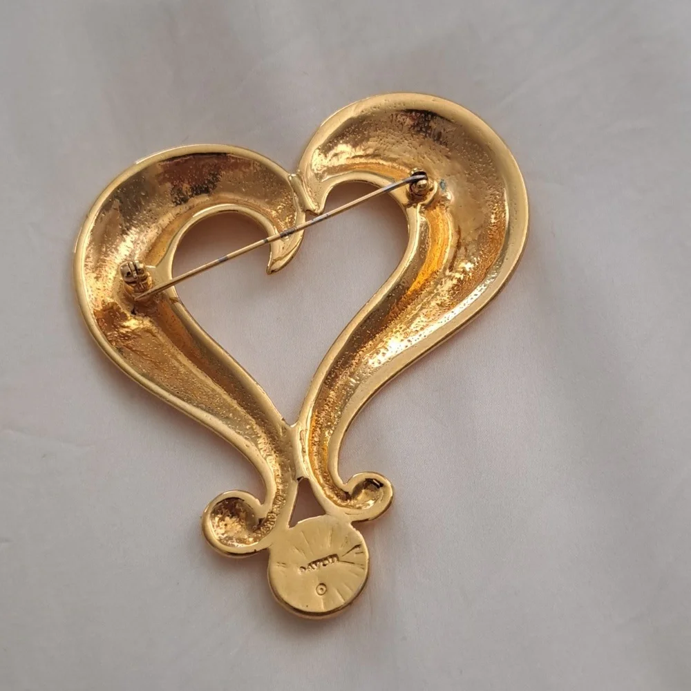 Vintage Pin 7/19